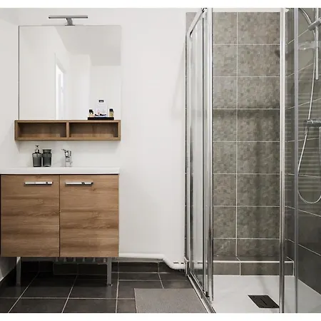 Cozy 2 Pieces A 2 Min Du Metro Et 10 Min De Paris Apartment Bobigny